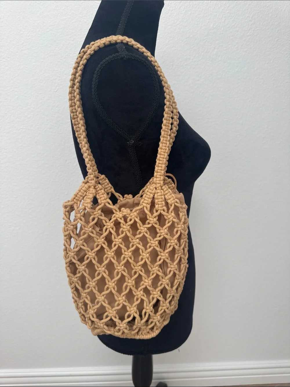 Handcrafted Tan Macrame Shoulder Bag - Picture 3 of 5